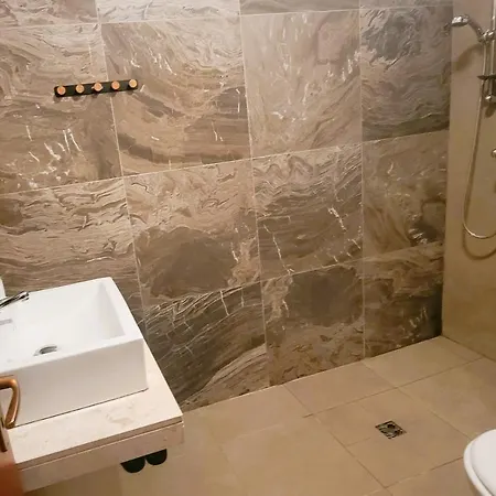 Studenti Studio's Apartamento Tirana