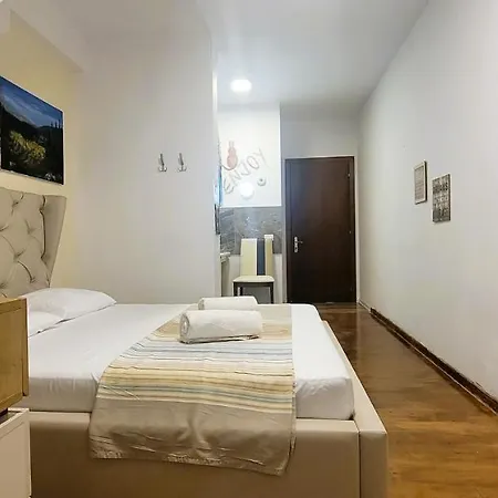 Studenti Studio's Tirana